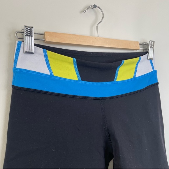 Lululemon Groove Shorts Extra Long Tall Cut Biker Style Black with Blue Waist - Picture 2 of 4